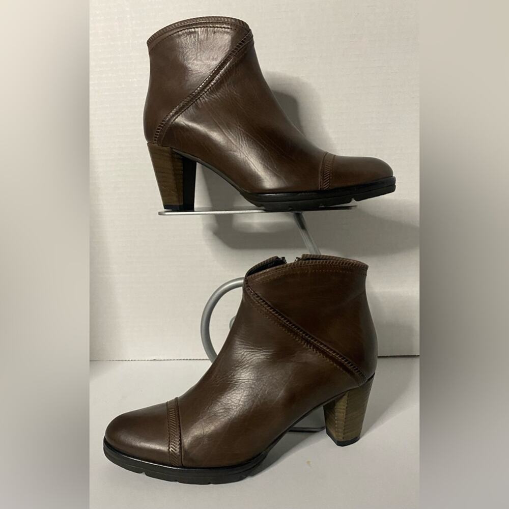 Italian brown leather ankle boot with inside zip and rubber sole